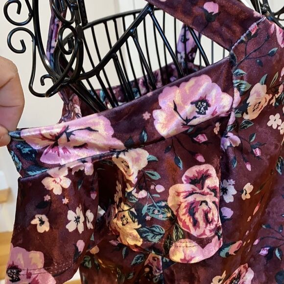 ✨Self Esteem Crushed Velvet Floral Millennial Cold ShoulderTop✨ - Picture 7 of 11